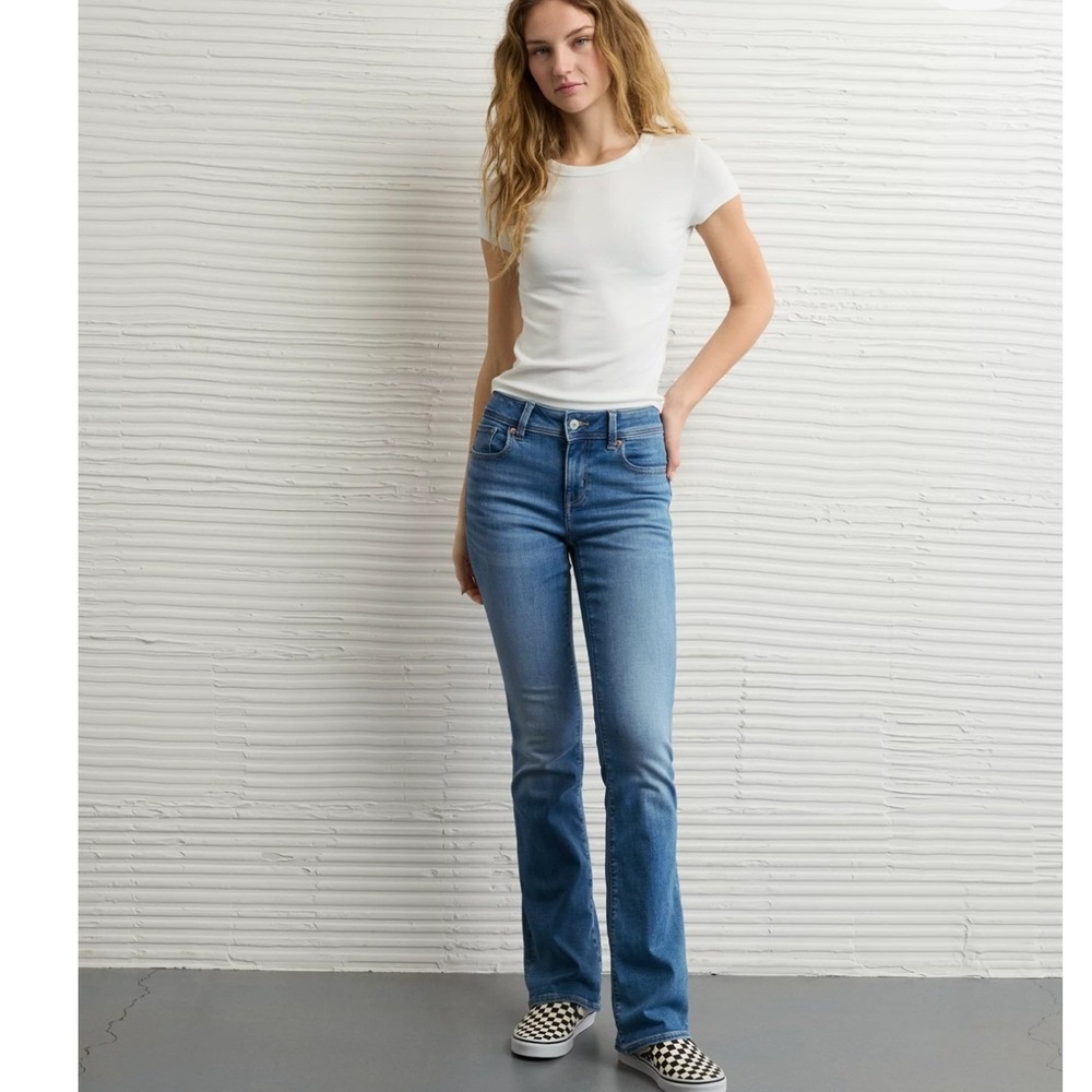 American‎ Eagle Next Level Stretch Low Rise Kick Bootcut Jean Medium Wash NWT 0